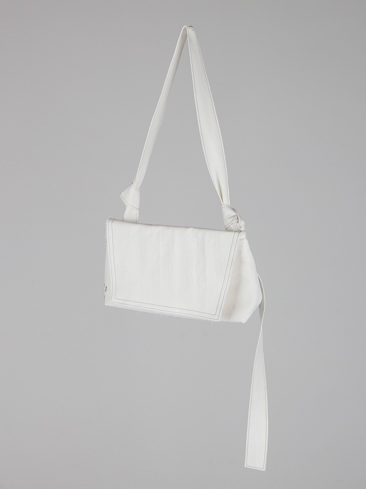KNOT BAG [WIDE]  IN OFF WHITE